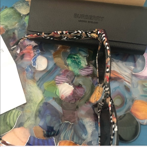 Burberry Sunglasses Top On Black Check W/ Case - Picture 4 of 5